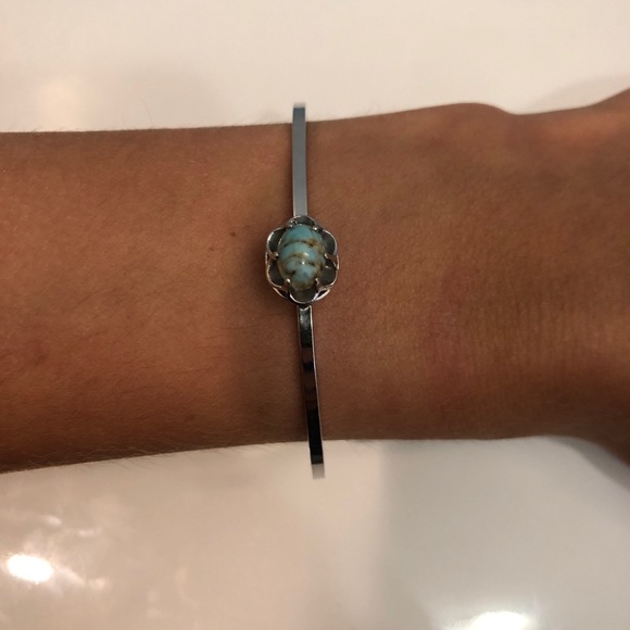 Silver Bracelet with flower design - Picture 1 of 4